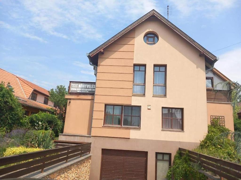 Appartement Lujza Apartman Goedoello Extérieur photo