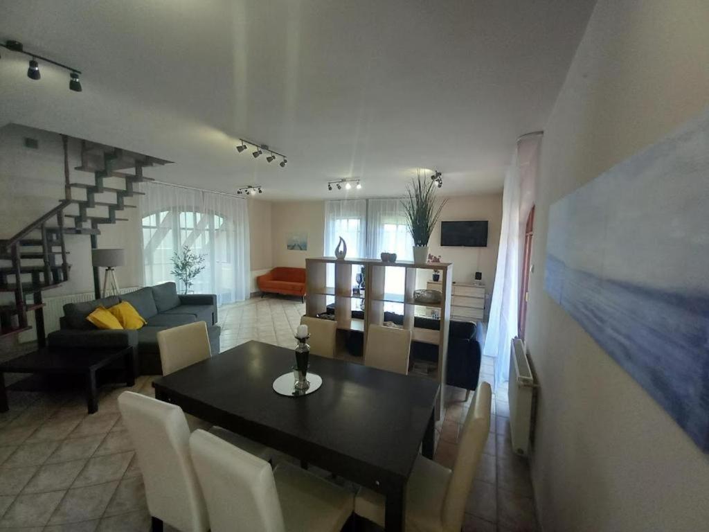 Appartement Lujza Apartman Goedoello Extérieur photo